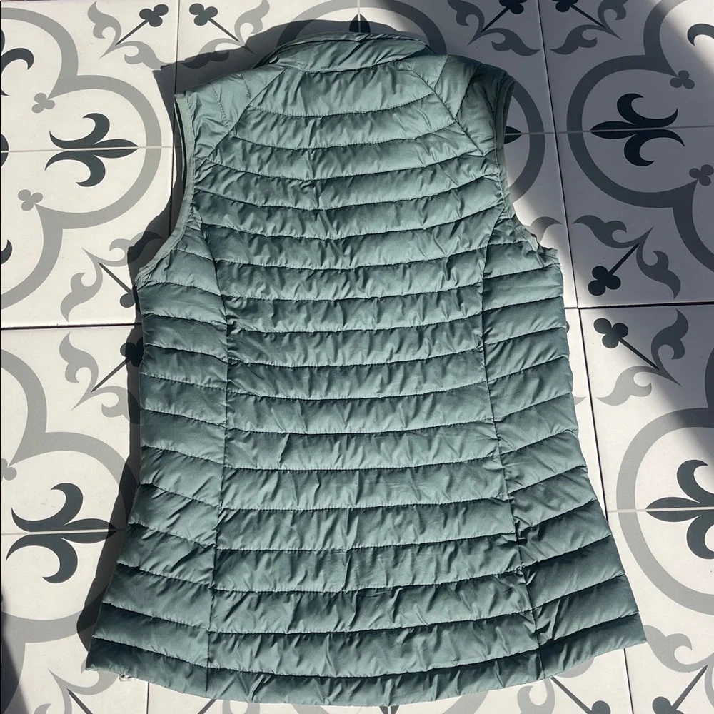 Columbia Omni Shield Sage Green Vest size xs - Picture 5 of 10